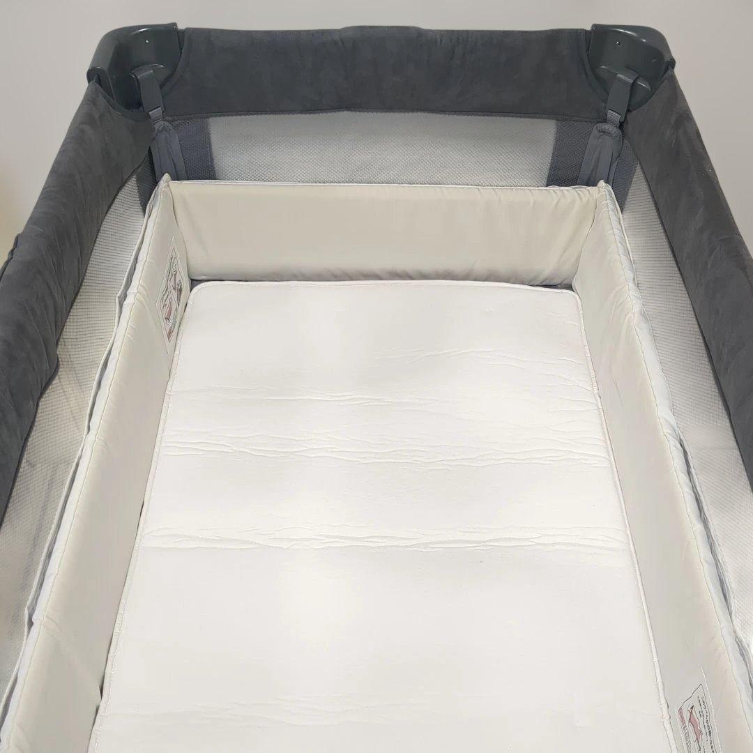 アップリカ　ココネルエアープラス　ベビーベッド　グレー　保存袋付き