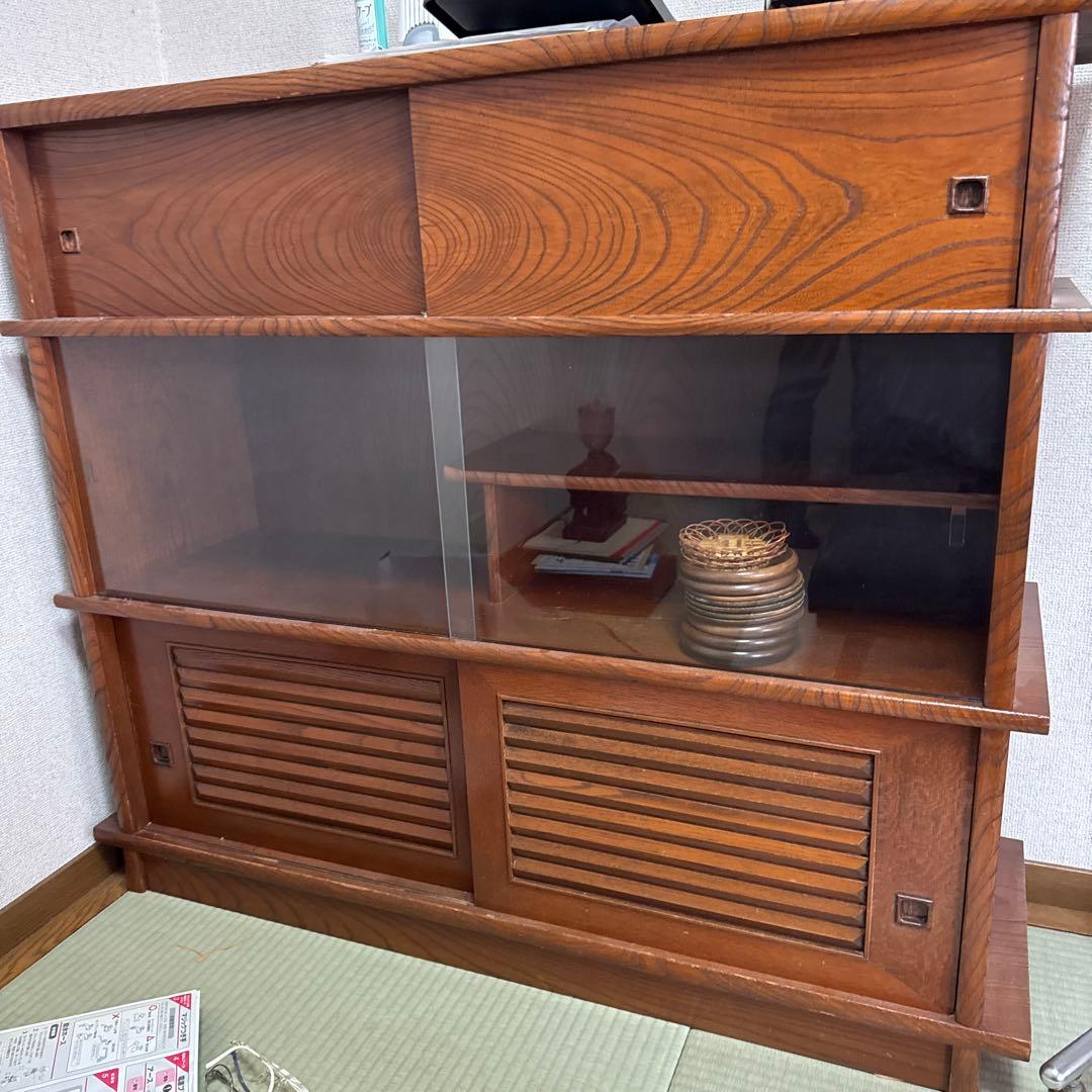 木製ガラス扉付き収納棚