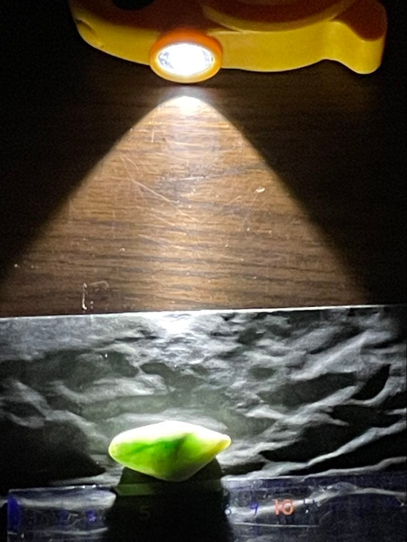 糸魚川産　翡翠原石　天然　鑑賞石　国石 約27g