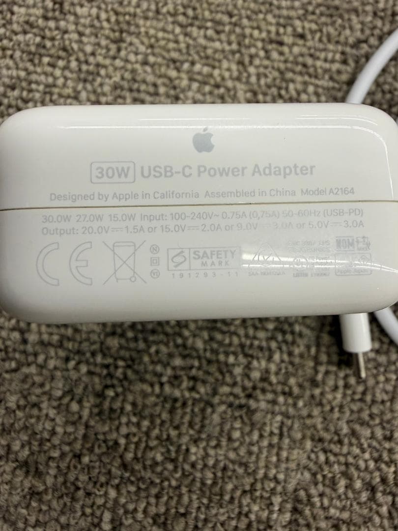 美品　MacBookAir (m1 2020) メモリ8G　SSD256G