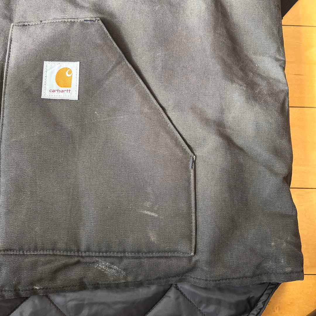 carharttのベスト