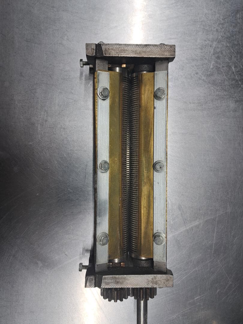 そば・麺切り包丁 二重ローラー構造 約30cm