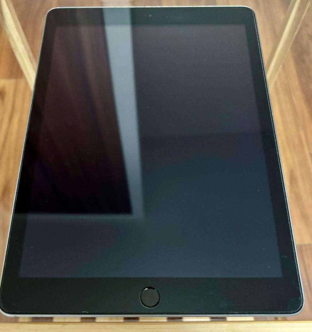 Apple iPad 第5世代 Wi-Fiモデル 128GB スペースグレイ