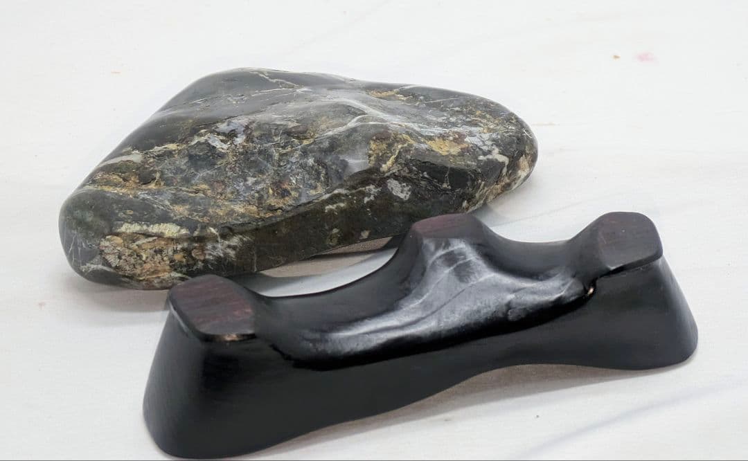 h*o様 菊花石　糸菊の紅白花　孔雀系母岩　山形　根尾 鑑賞石 水石 自然石　木