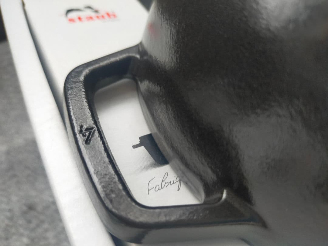 Staub　ワナベ　S　ブラック