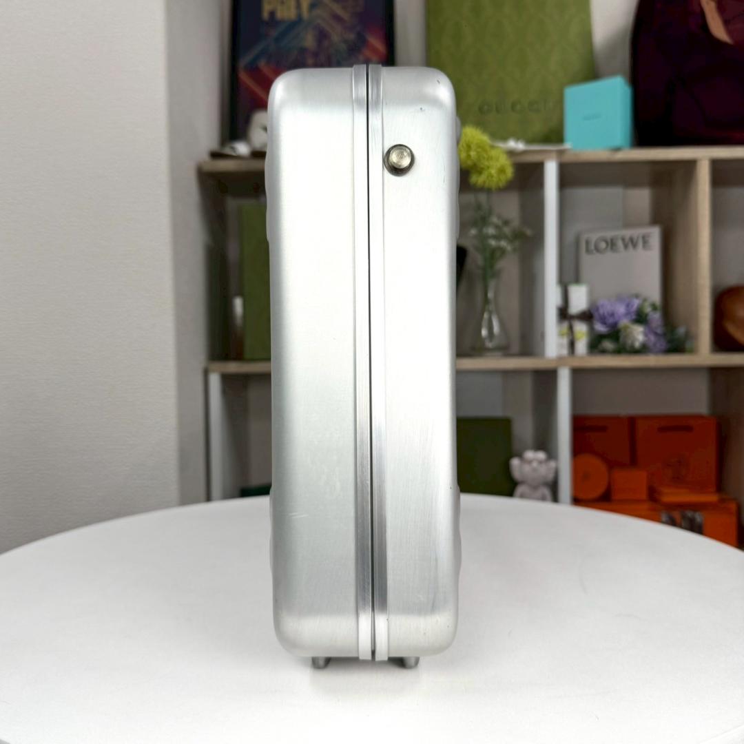 入手困難 ZERO HALLI BURTON アタッシュケース 内部超美品