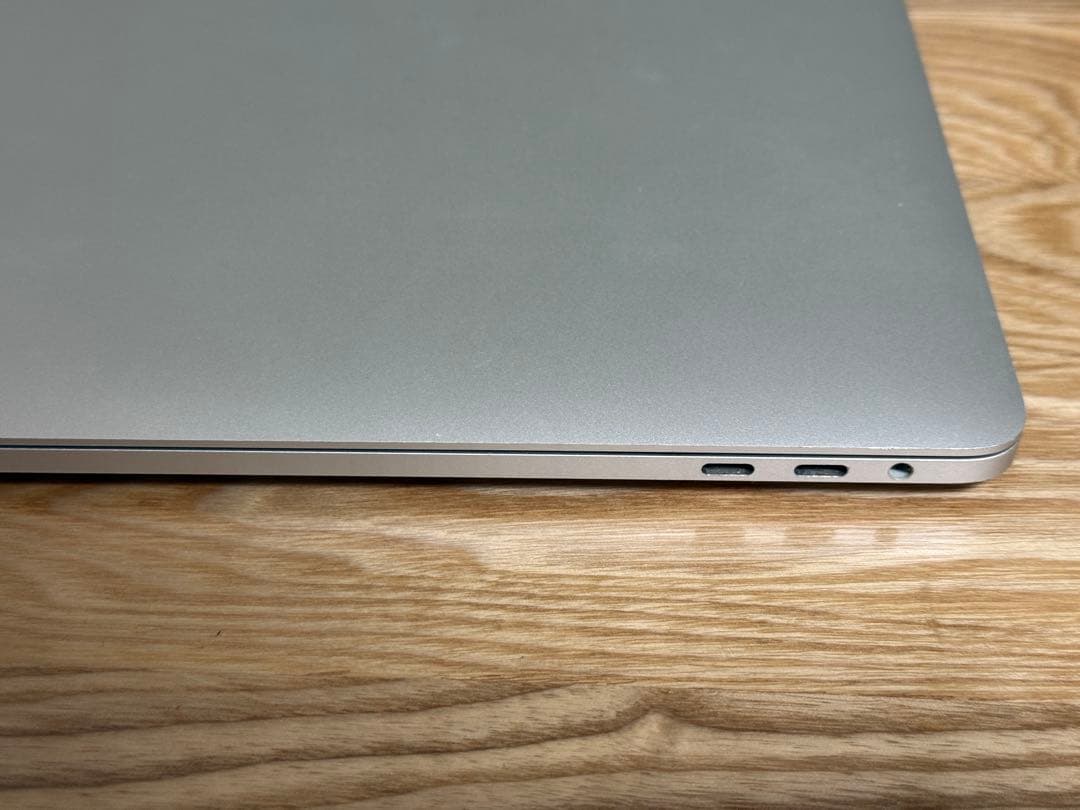 MacBook Pro13.3㌅2018 i7/16GB/256GB A1989