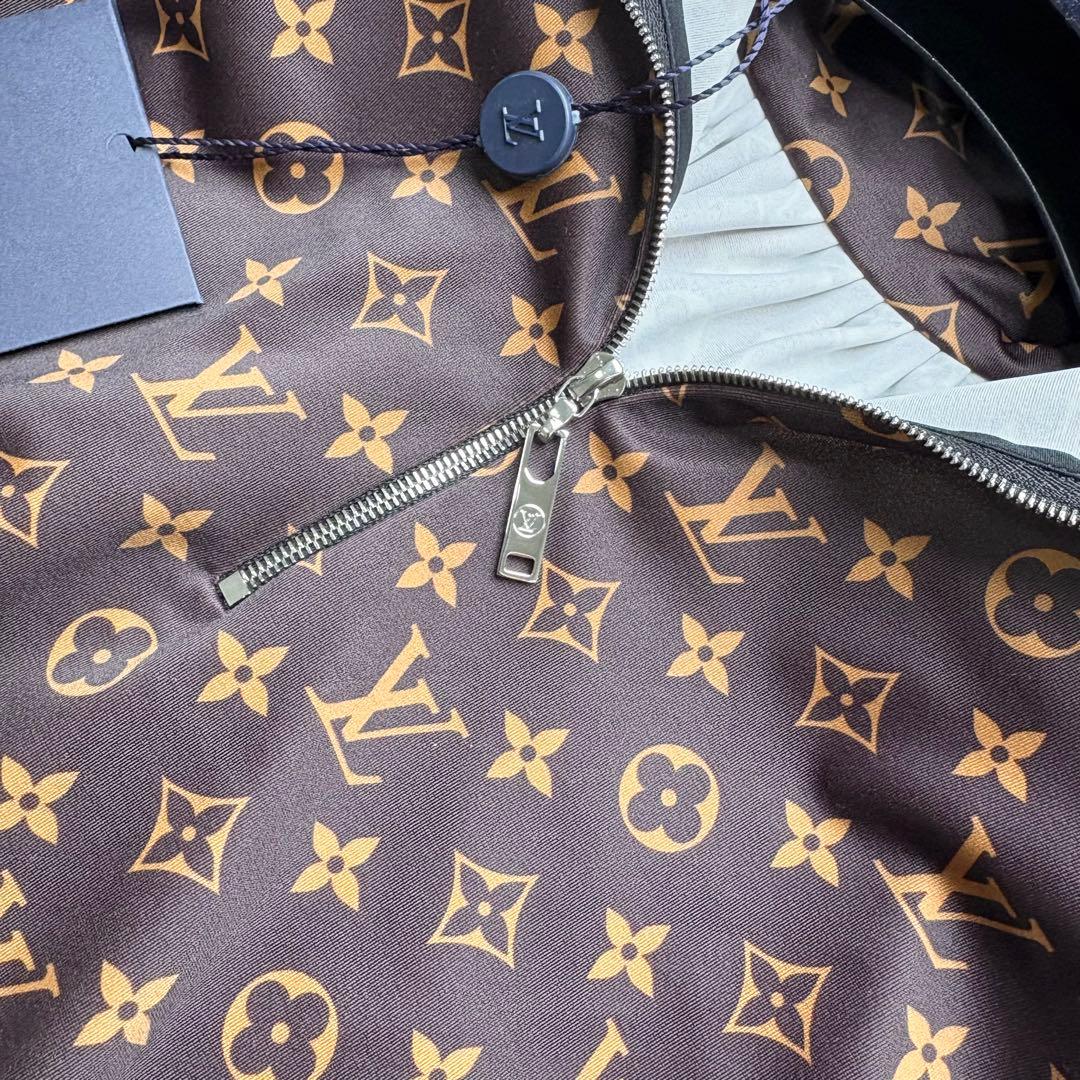 ルイヴィトン タグ付き新品未使用 モノグラム総柄ブラウス バックファスナー ロゴ