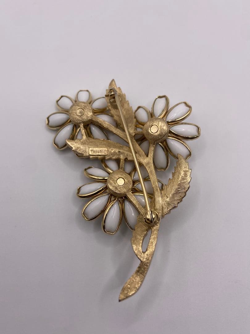 lotuscloud 2499⭐️TRIFARI トリファリ ブローチ ビンテージ