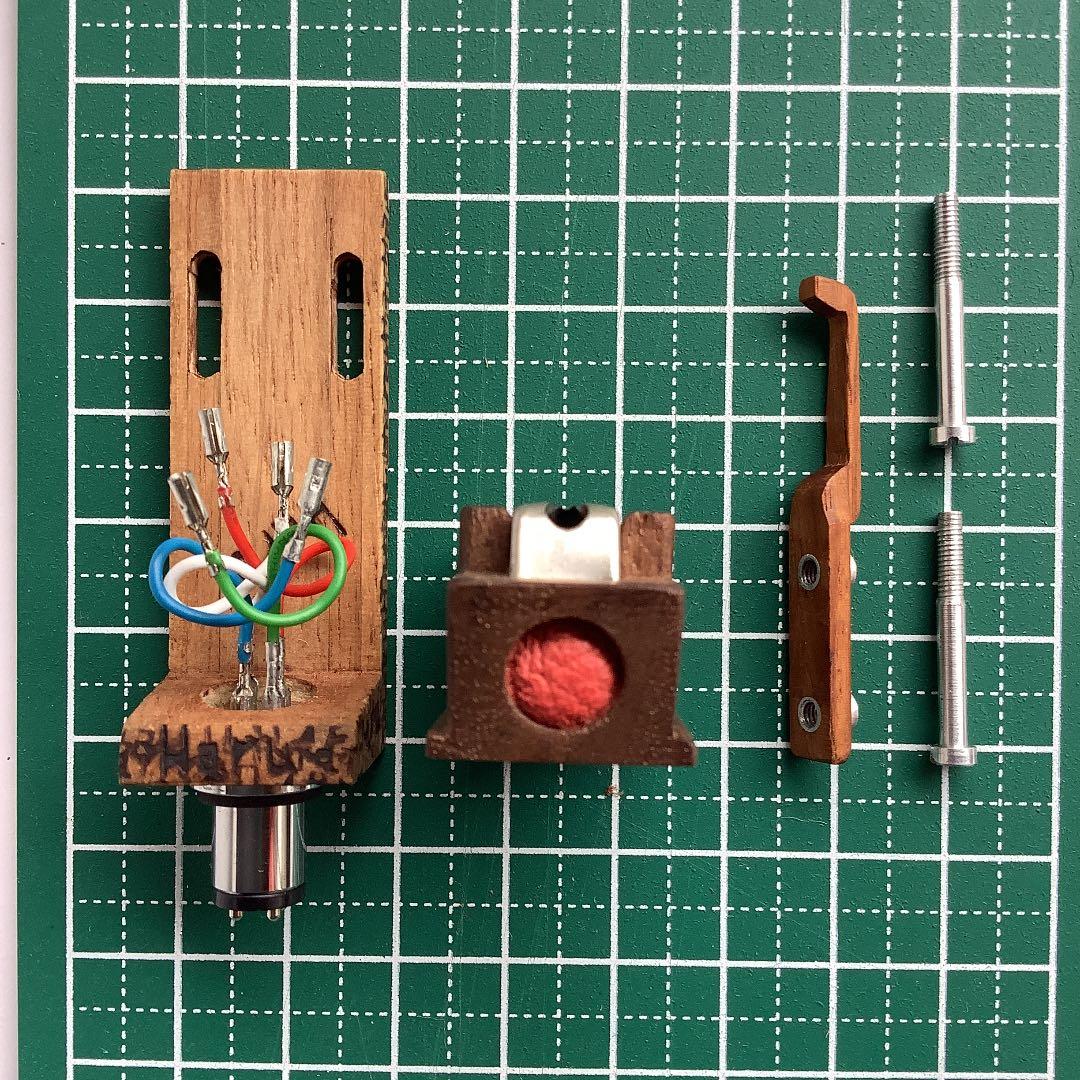 レコード関連機器、木のヘッドシェル、カートリッジ、交換針セット(計18g)