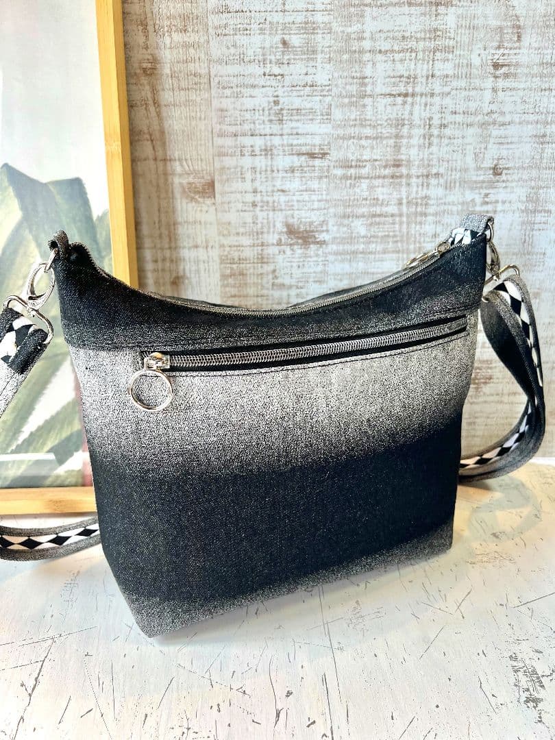 ロラライハリス♡ブラックグラデデニム♡刺繍のふんわり軽量ショルダーバッグ