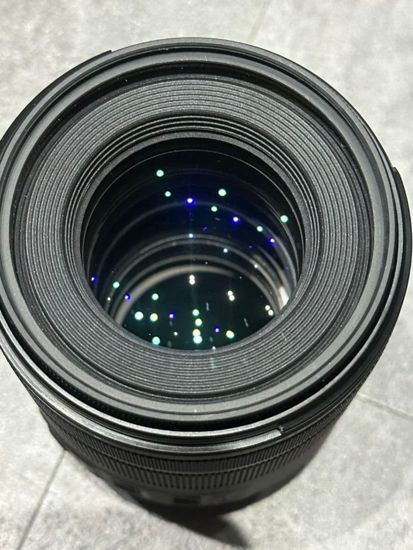 レンズ　CANON RF85mm F2.0 macro is stm