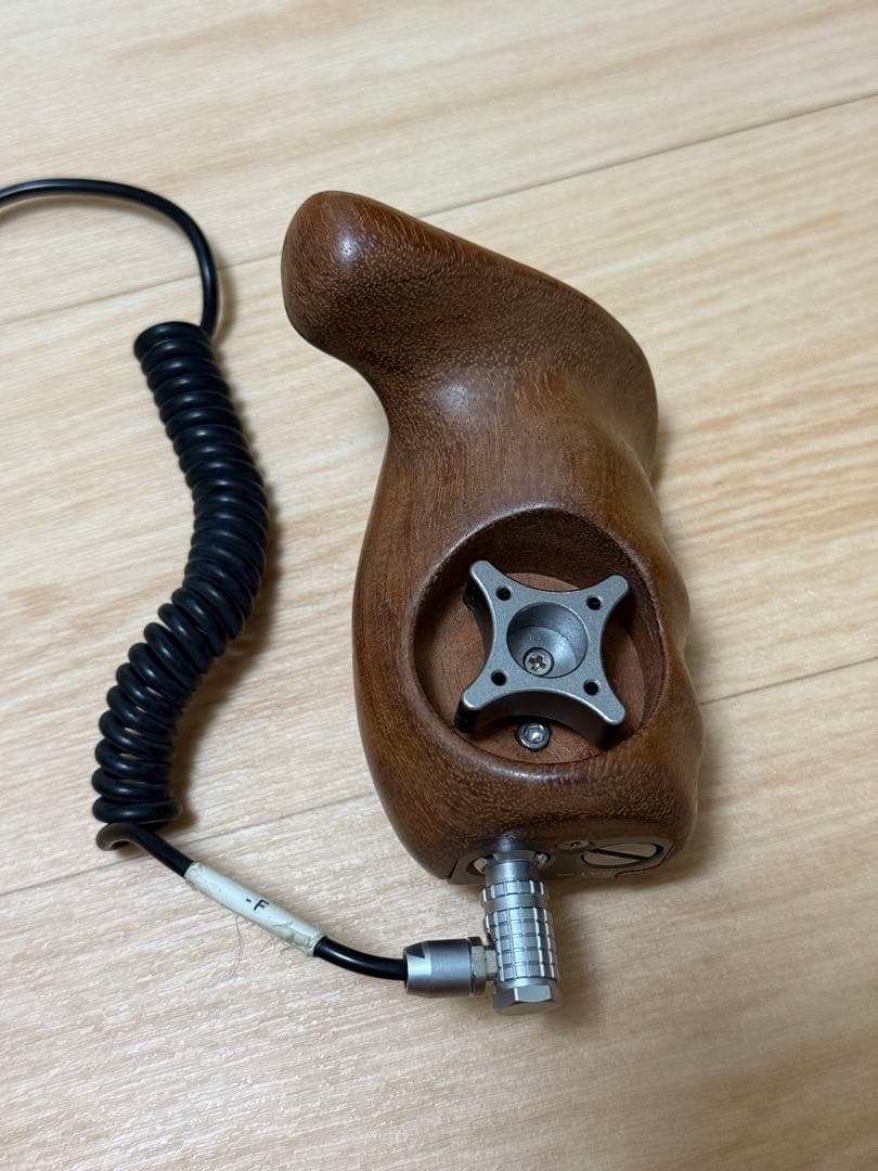 Tilta 木製カメラグリップ　TT-0509-R右手用