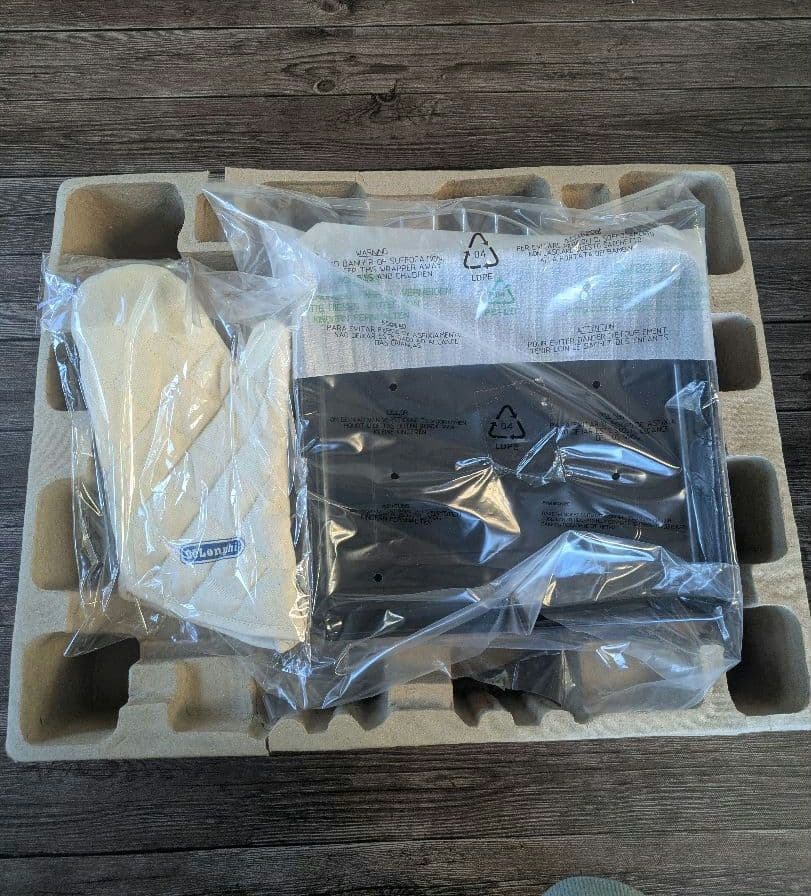 新品　デロンギ　コンベクションオーブン / ピザ&トースト EO1202J-W