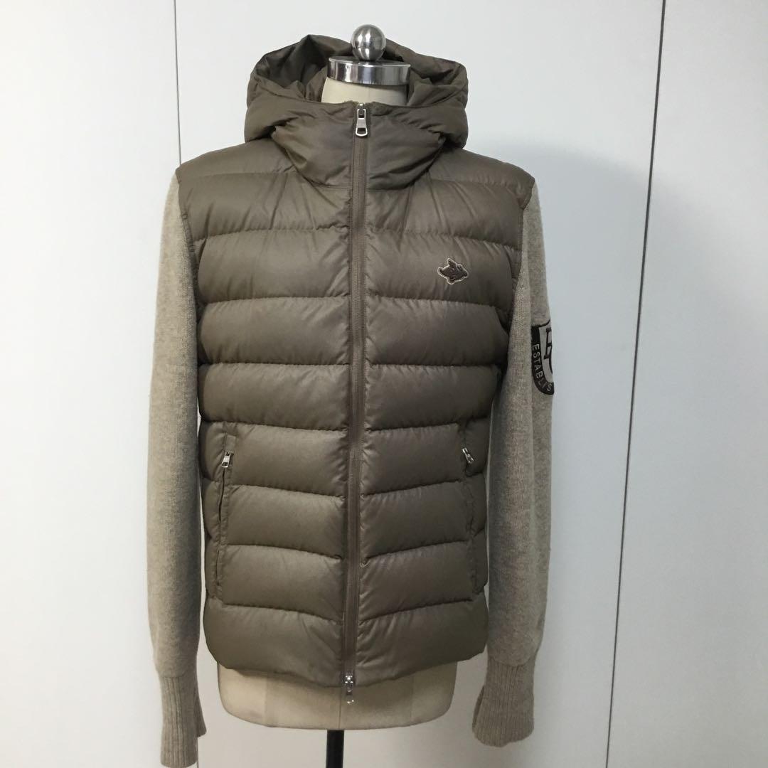 ベージュ色 ダウンジャケット フード付き