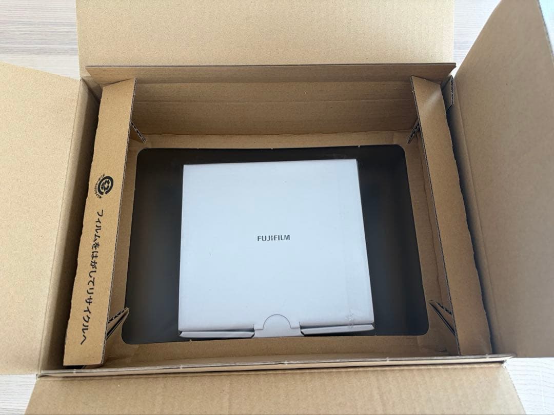 FUJIFILM X-E5 ブラック 室内試写のみ、サムグリップ付き。