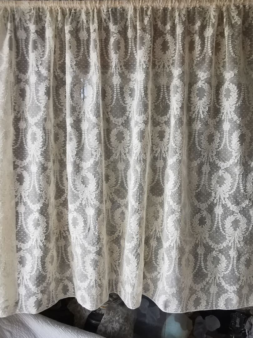 アンティークノッティンガムマドラスレース 美しい花冠リボン 幅広カーテンパネル