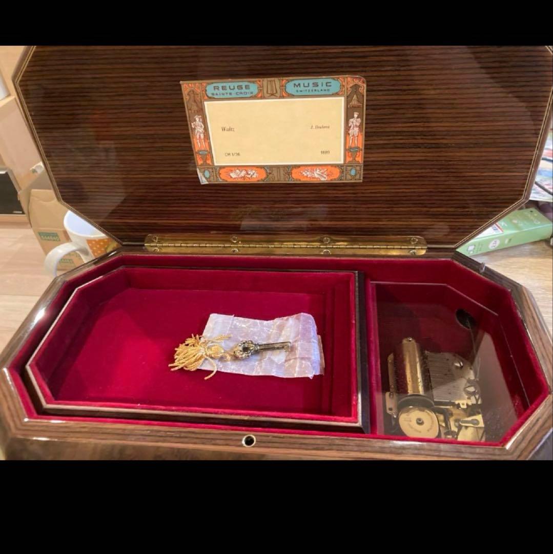 スイス　(リュージュ) ルージュ社 36弁 オルゴール 宝石箱
