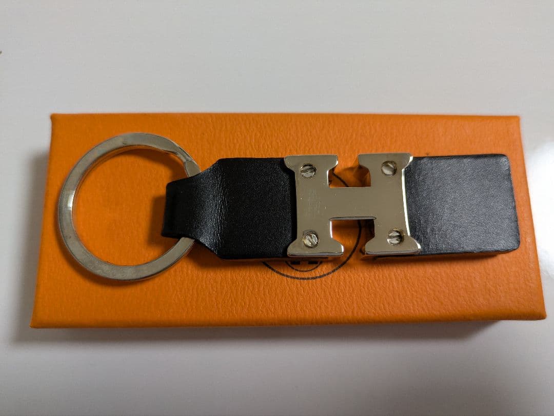 【新品・未使用】HERMES レザーキーホルダー H型