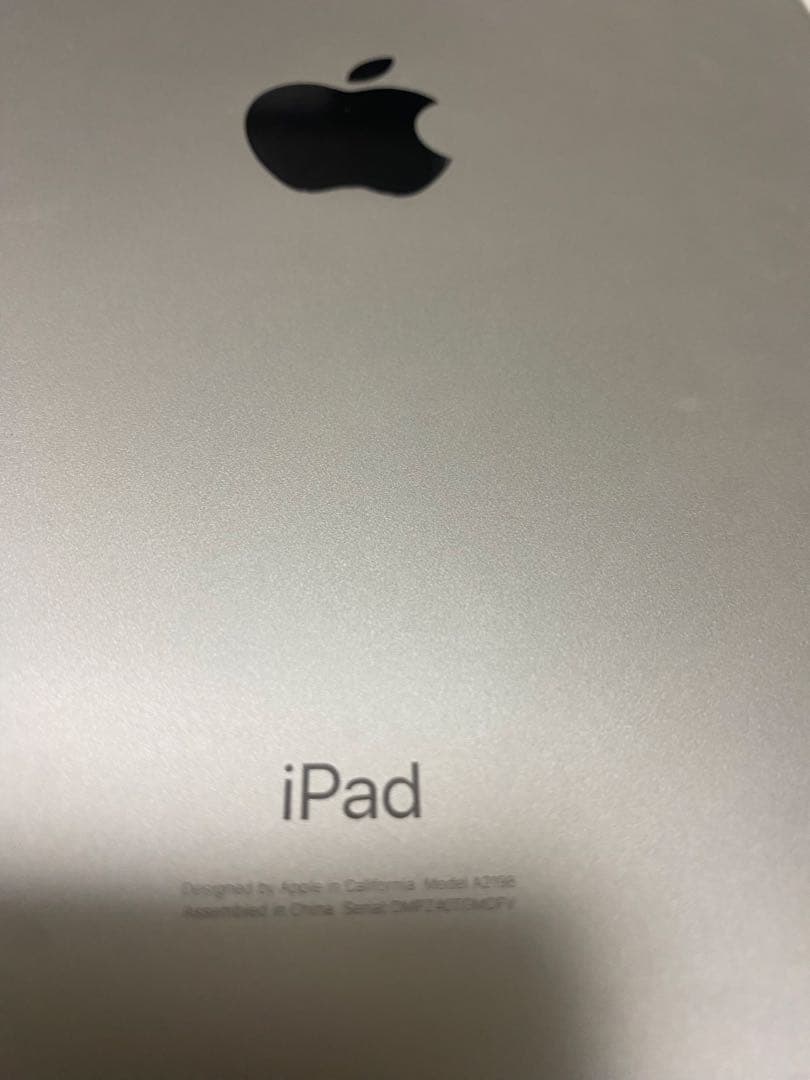 iPad 第7世代（32GB）シルバー