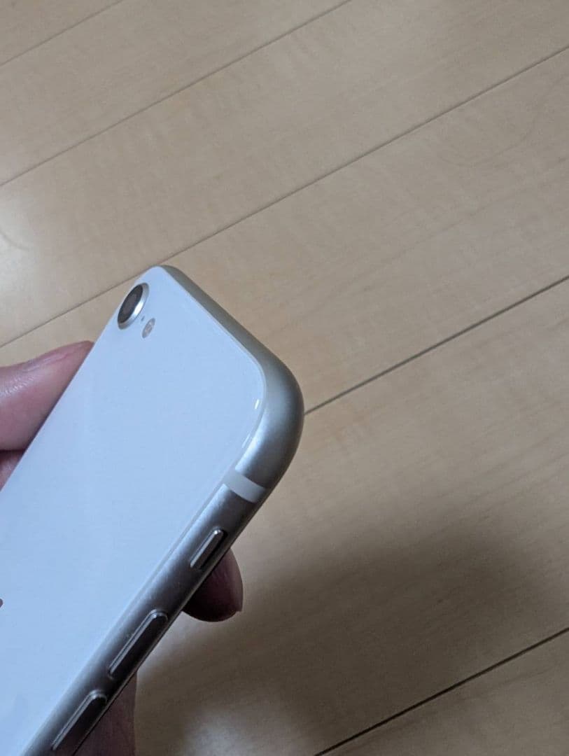 【中古、極美品】iPhoneSE第3世代、スターライト 64gb