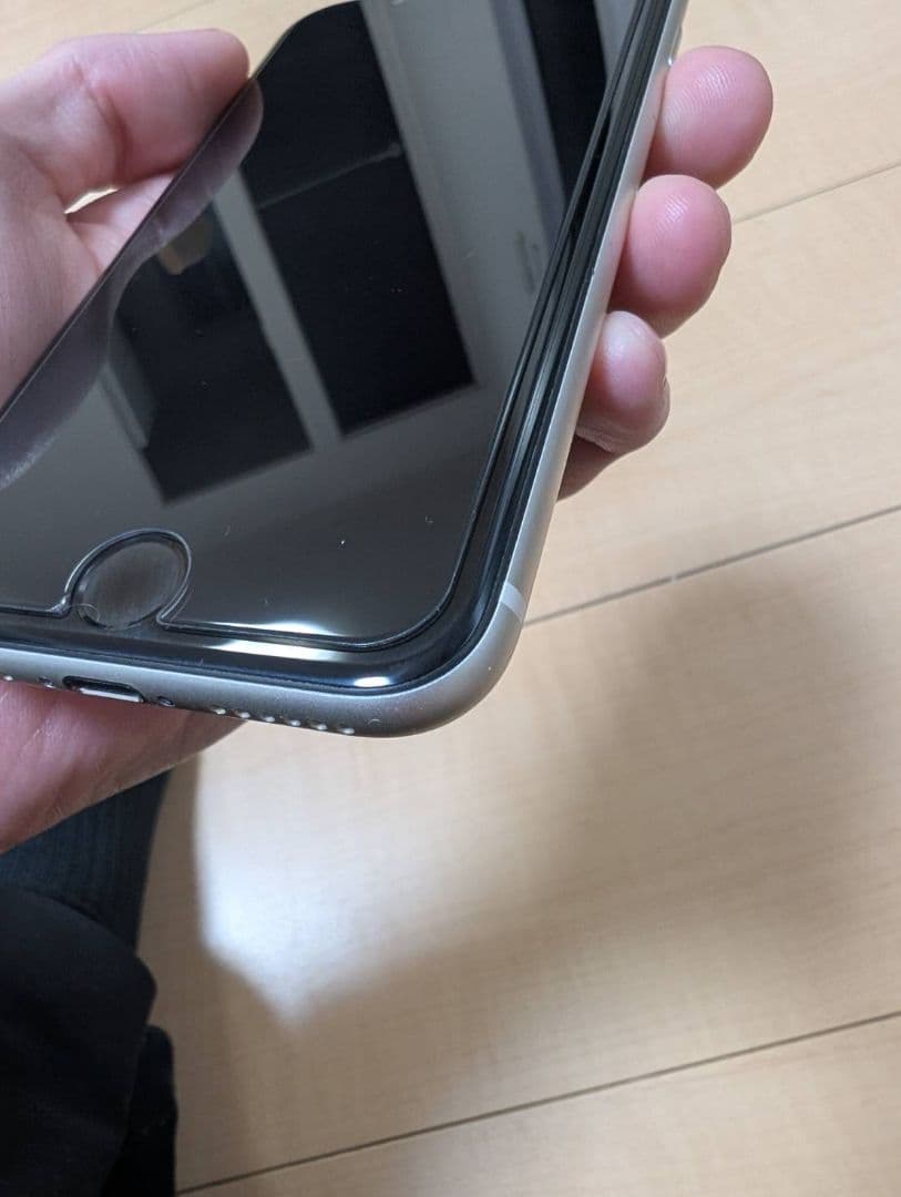 【中古、極美品】iPhoneSE第3世代、スターライト 64gb