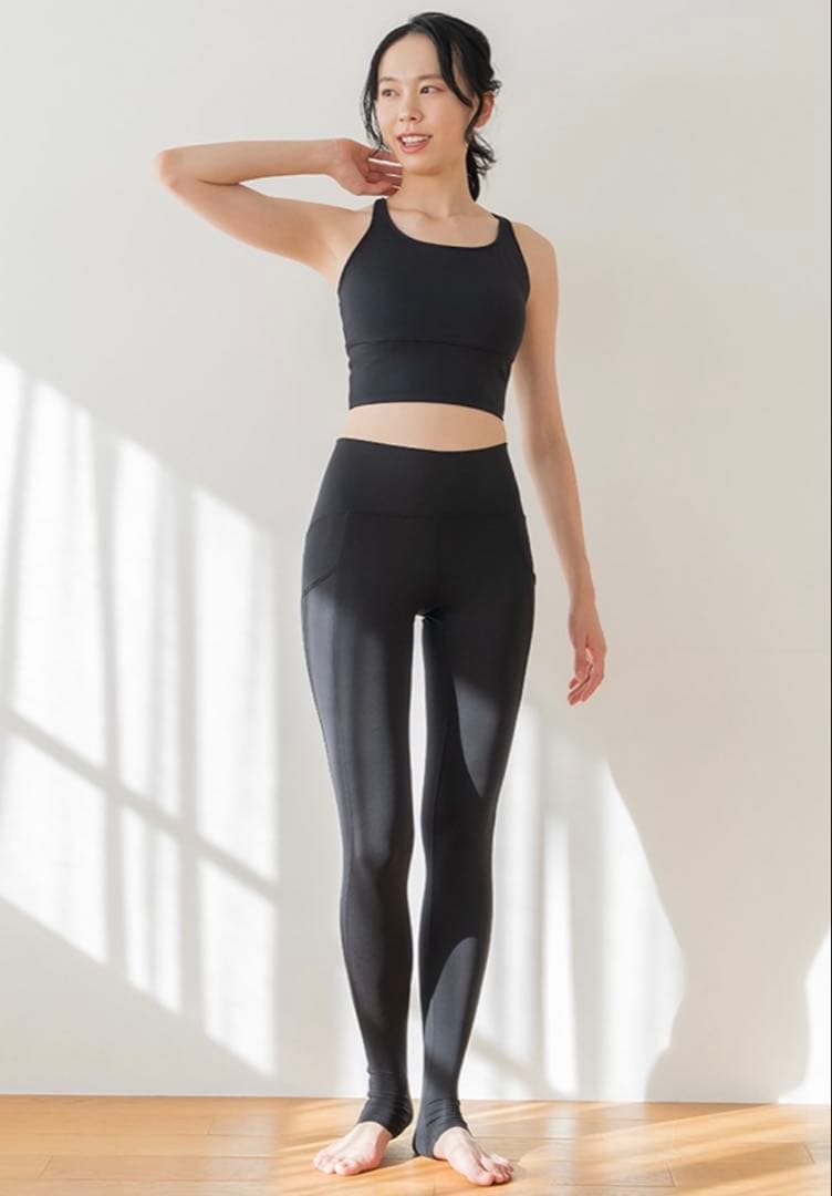 ★新品未使用★【SUKALA】黒 ベーシックロゴブラトップ★M　ヨガ　ピラティス