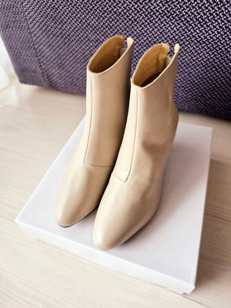 【売約済】新品★UNTITLEDショートブーツ★アンタイトルブーツ★ベージュ