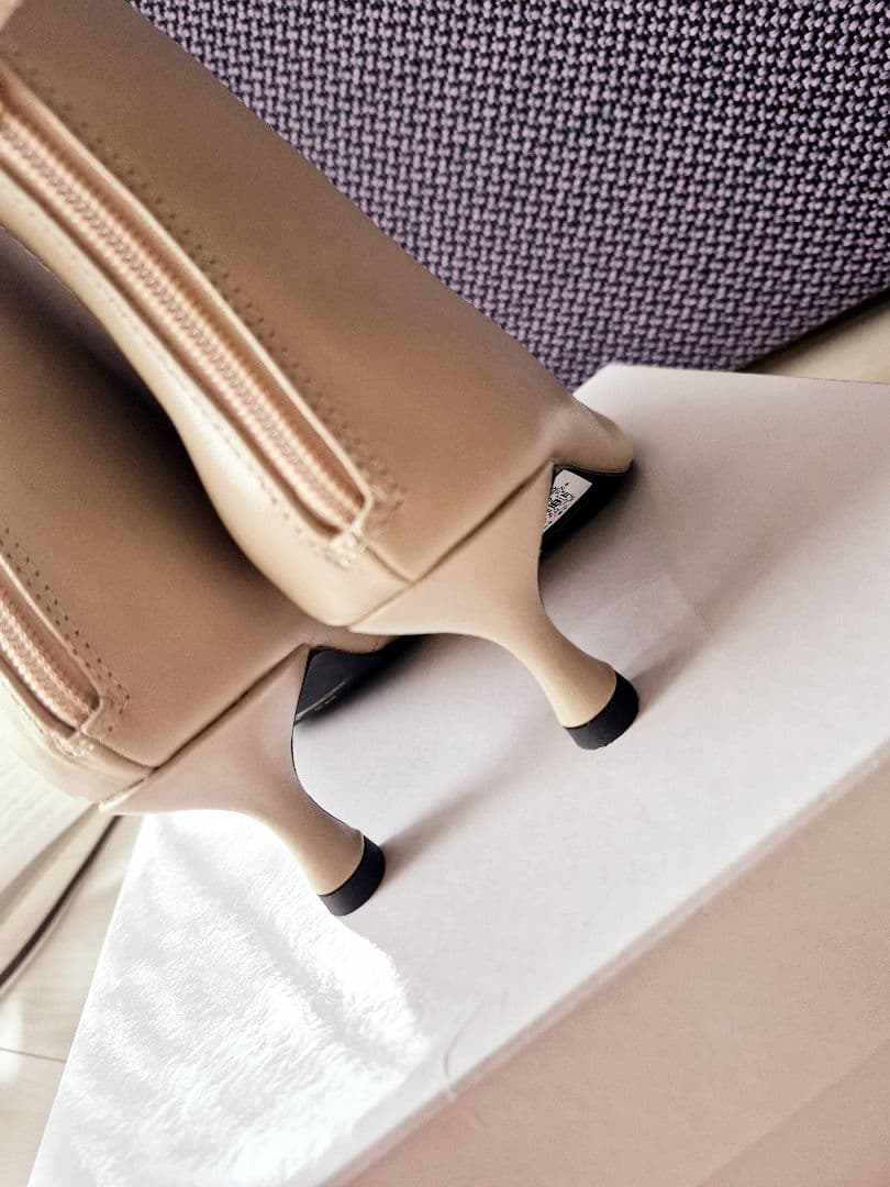 【売約済】新品★UNTITLEDショートブーツ★アンタイトルブーツ★ベージュ