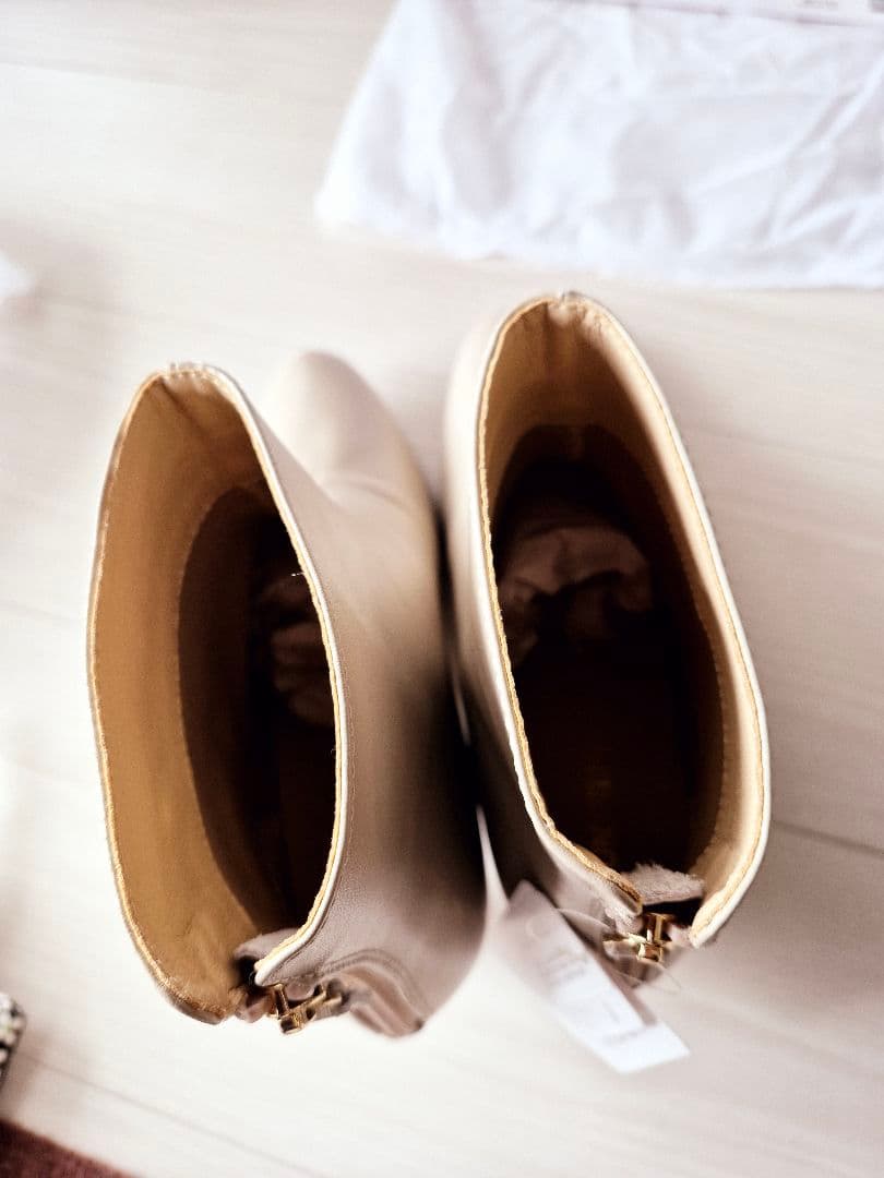 【売約済】新品★UNTITLEDショートブーツ★アンタイトルブーツ★ベージュ