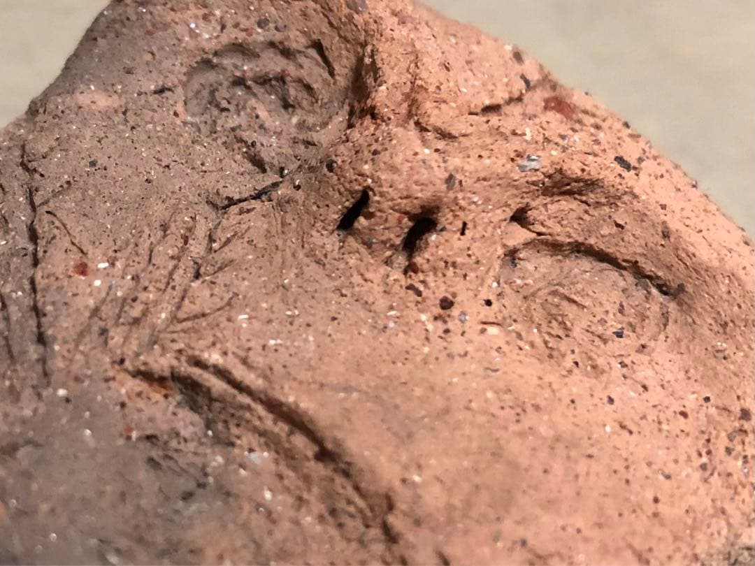 「板状土偶の破片」です…。