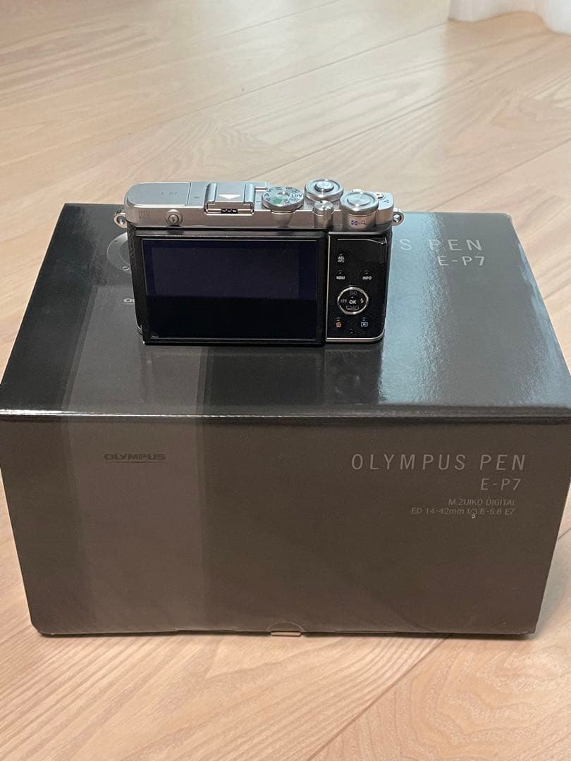 OLIMPAS　PEN オリンパス　E-P7 ボディとカメラジャケット