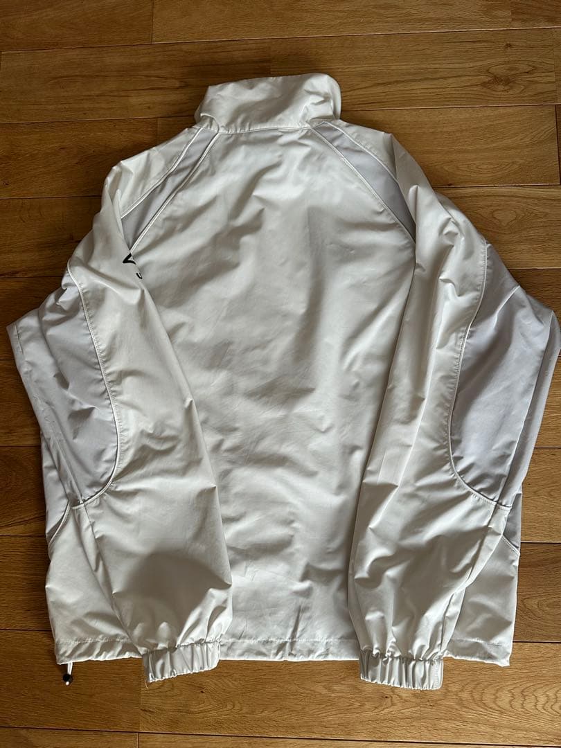 umbro エンブレム ナイロンジャケット ホワイト