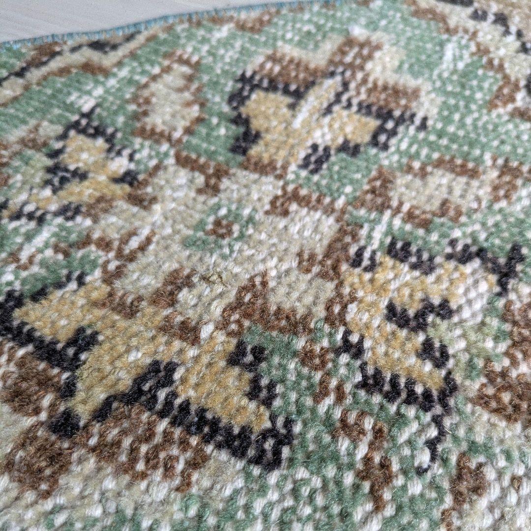 45×75 ベージュ×パステルグリーン　ハーフラウンドトルコヴィンテージラグ