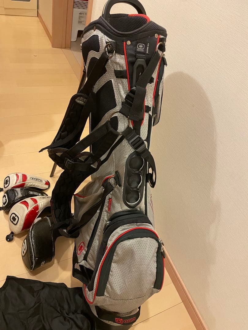 最終値下げOGIO OZONE XX スタンドキャディバッグ　ヘッドカバー4つ付