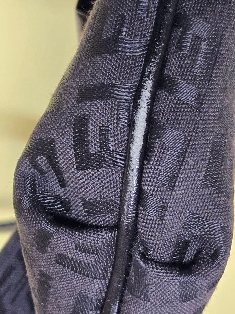 FENDI ズッキーノ柄 ショルダーバッグ斜めがけ