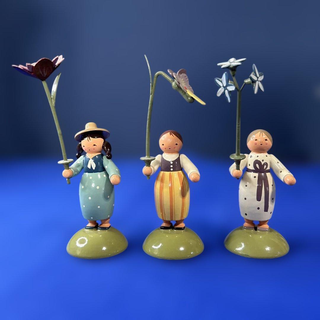 ドイツ製　木製人形　エルツ地方　ザイフェン お花を持つ女の子　KWO工房