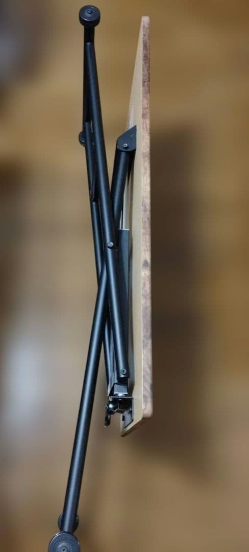 ヴィンテージ風 無段階調整できる昇降式リビングテーブル