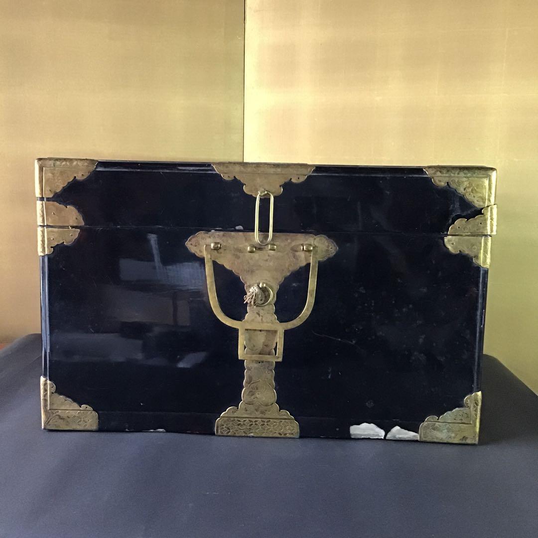 鎧櫃具足挟箱　銀杏家紋　厚漆塗黄銅金具彫刻　江戸期保証