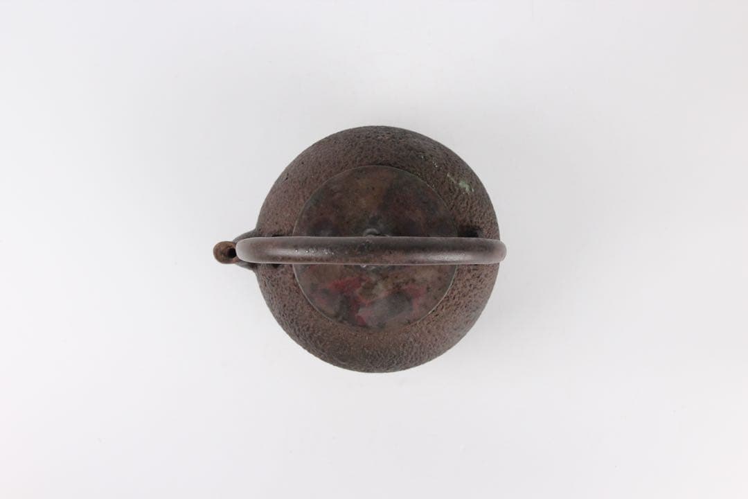 龍文堂造 鉄瓶 日丸形 銀摘 茶道具 約1200ml　岩肌 EL11-26