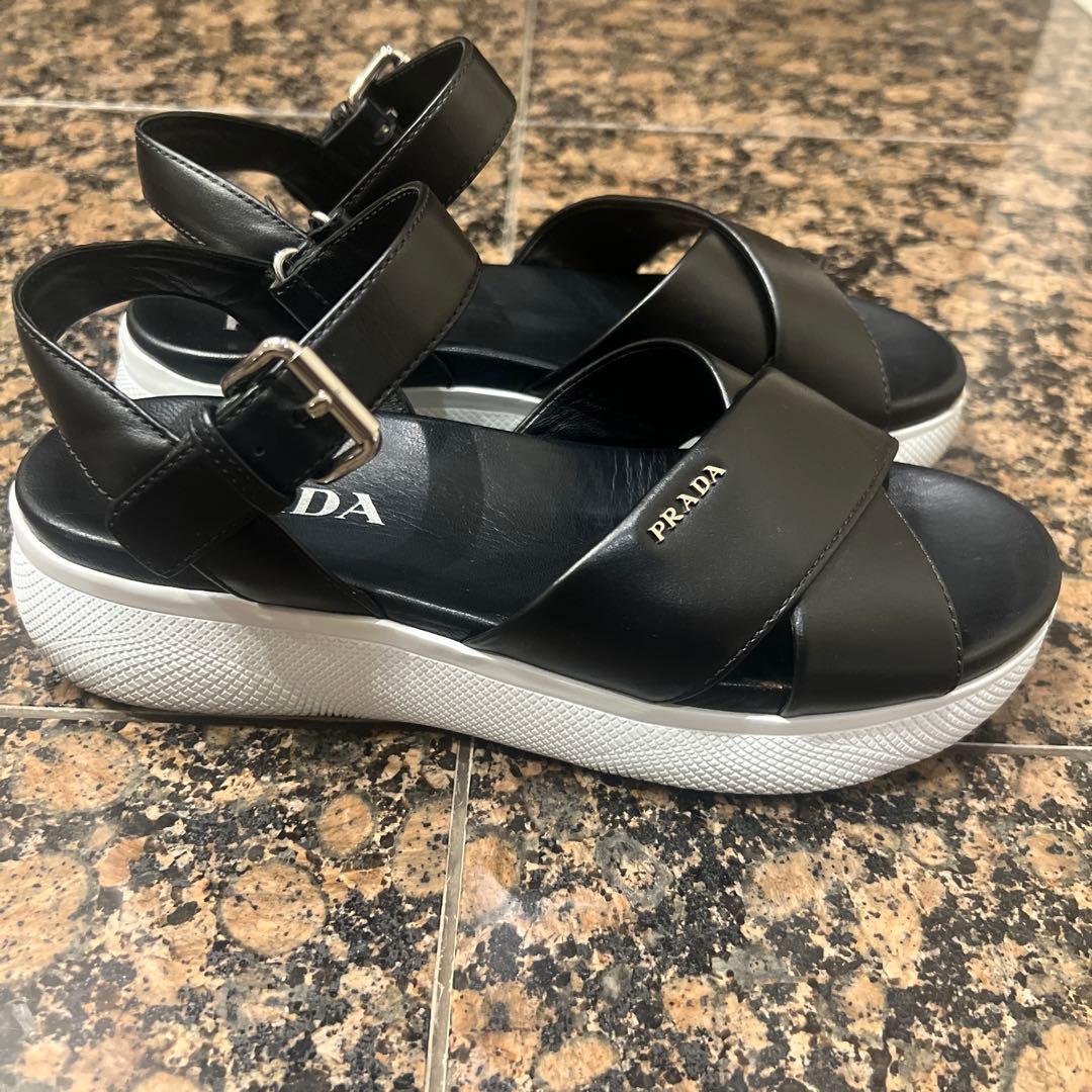 PRADA ブラック クロスストラップ サンダル　38