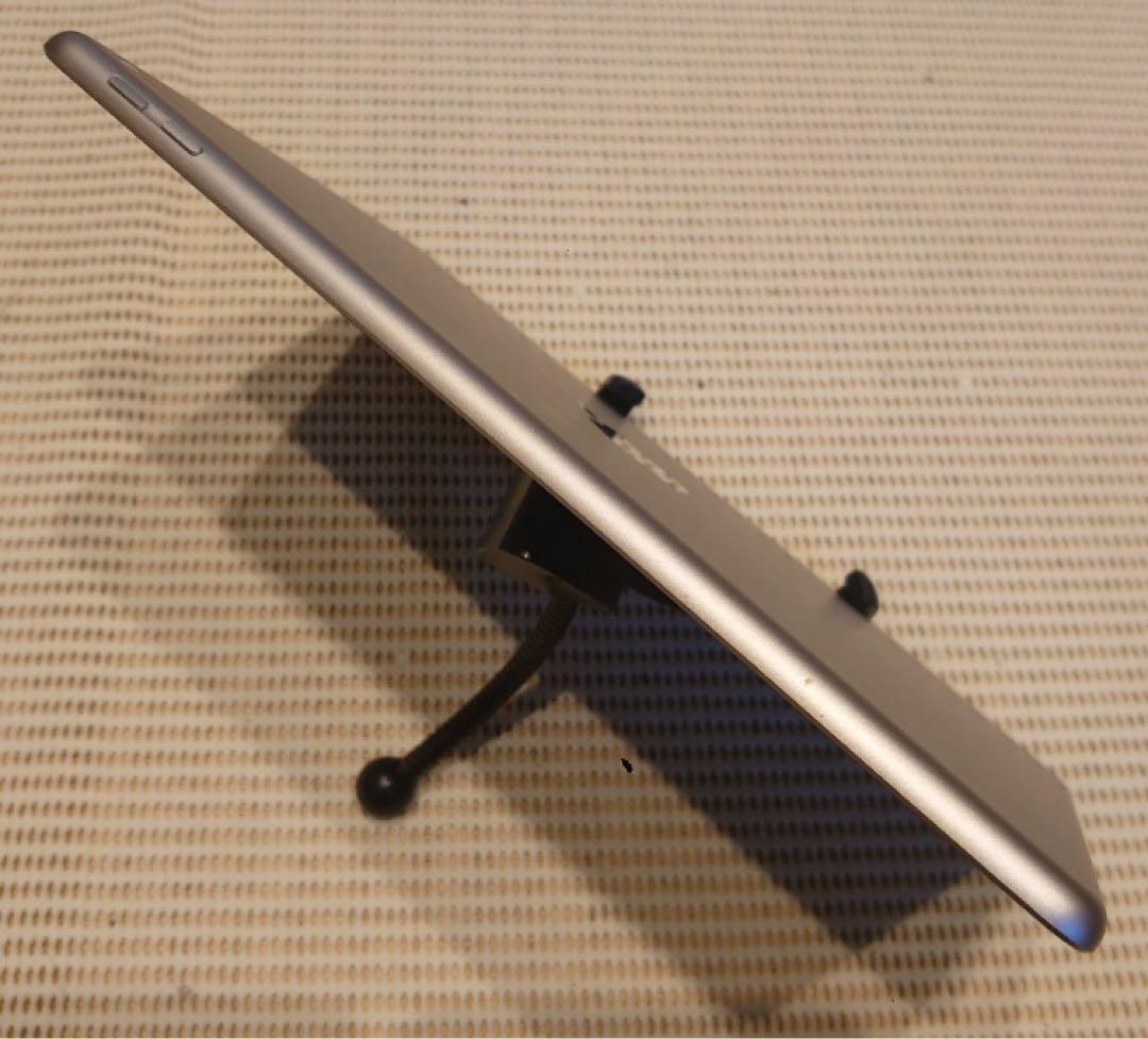 完動品iPad第5世代(A1822)本体32GBグレイ送料込8HLF9