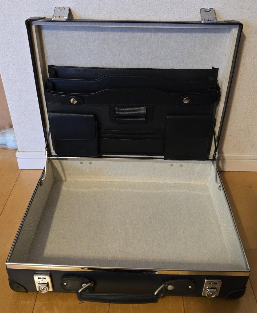 【値下げ】GLOBE-TROTTER 18インチ スリムアタッシュ（ネイビー）