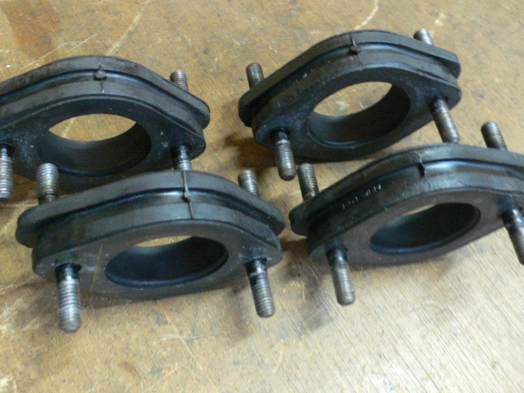 フェアレディ　U20エンジンキャブ ゴム製インシュレータ 4個セット　取り外し品