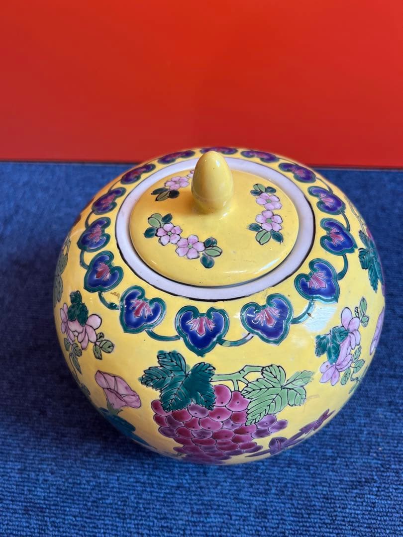 1060  中国古美術　骨董　花卉葡萄紋壺　時代物