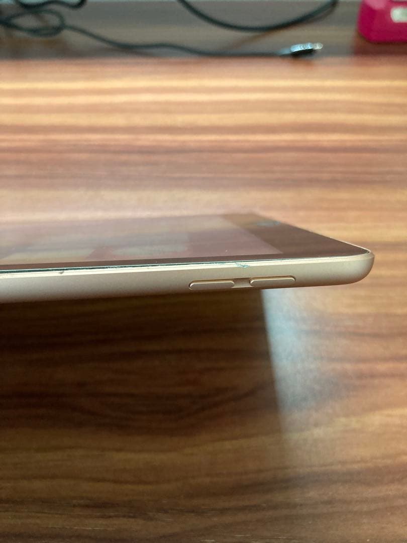 Apple iPad7 第7世代 MW762J/A 32GB Wi-Fiモデル