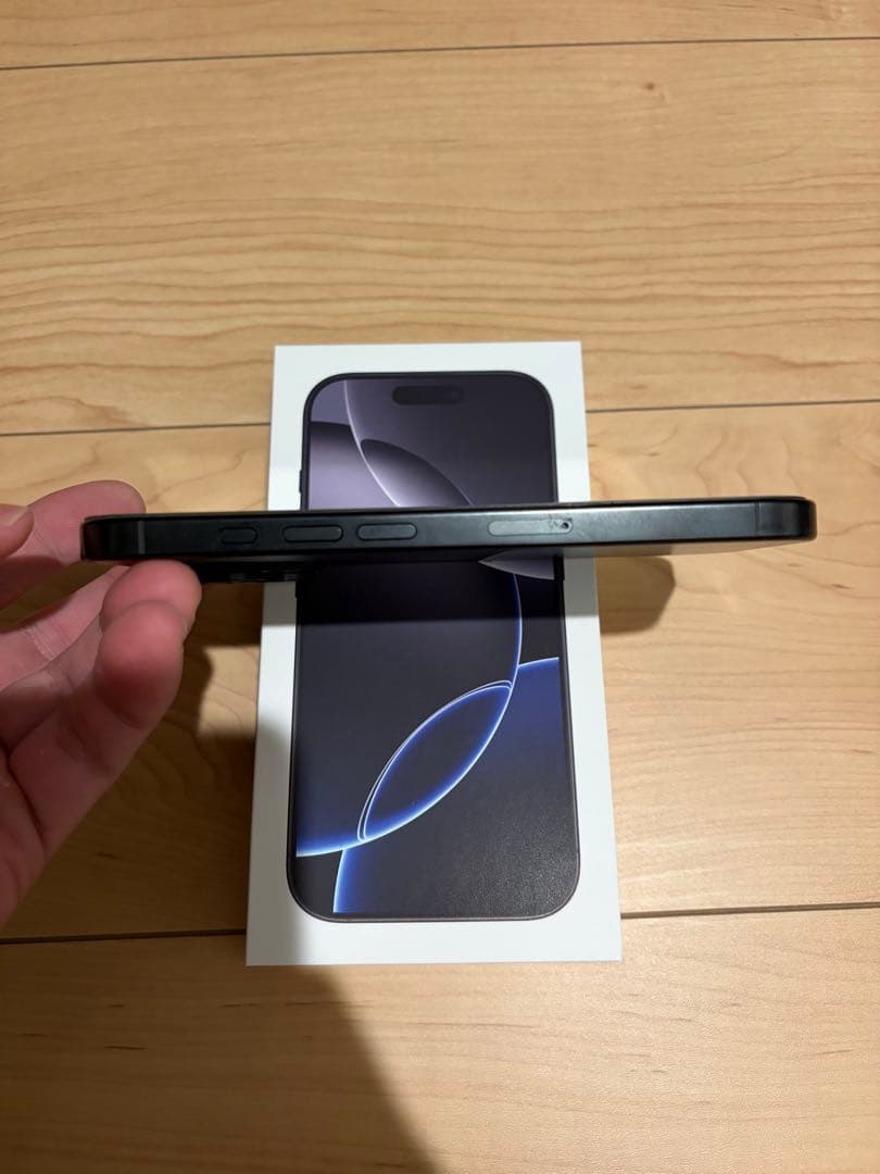 Apple iPhone 16Pro ブラックチタニウム 512GB美品