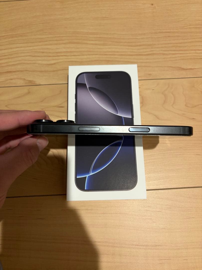 Apple iPhone 16Pro ブラックチタニウム 512GB美品