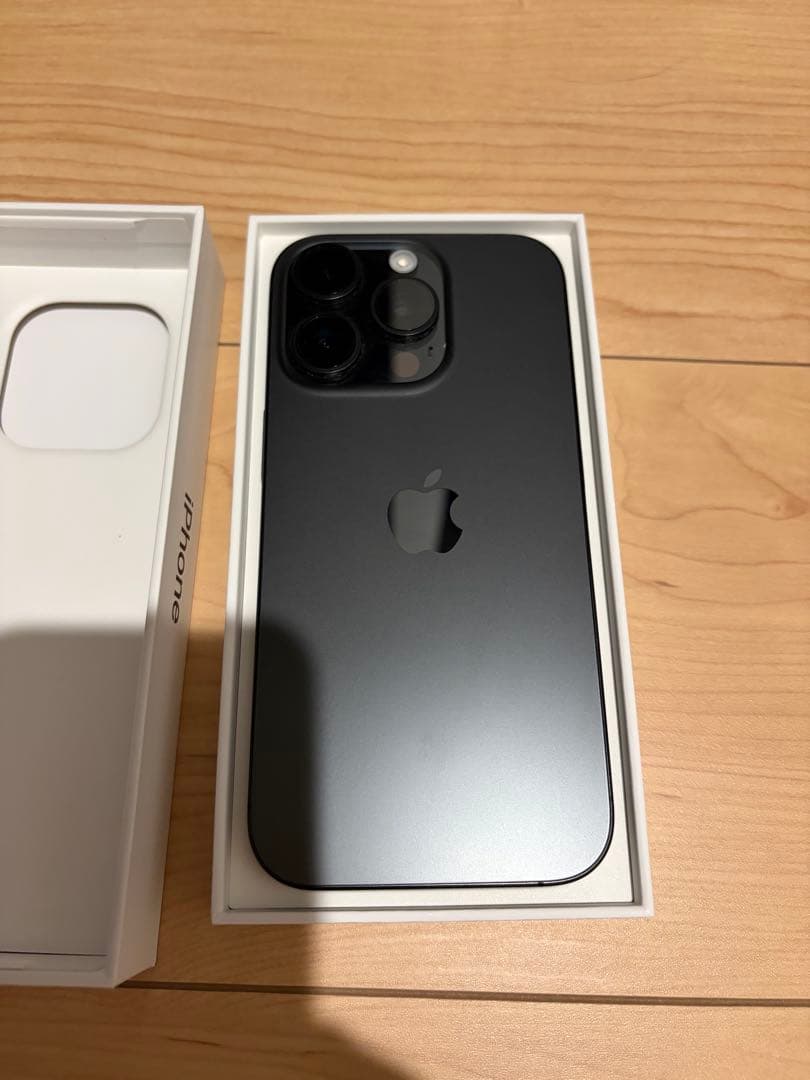 Apple iPhone 16Pro ブラックチタニウム 512GB美品