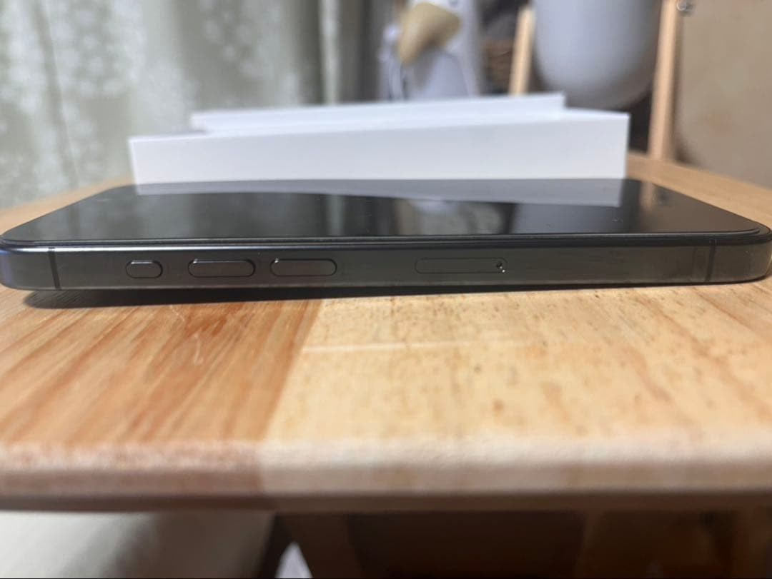 iPhone 15pro 256gb 残量87%